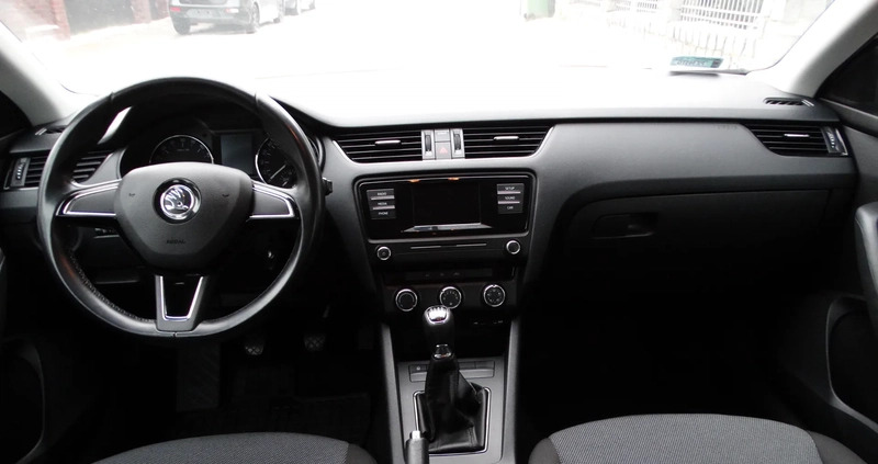 Skoda Octavia cena 36000 przebieg: 209587, rok produkcji 2016 z Poznań małe 56